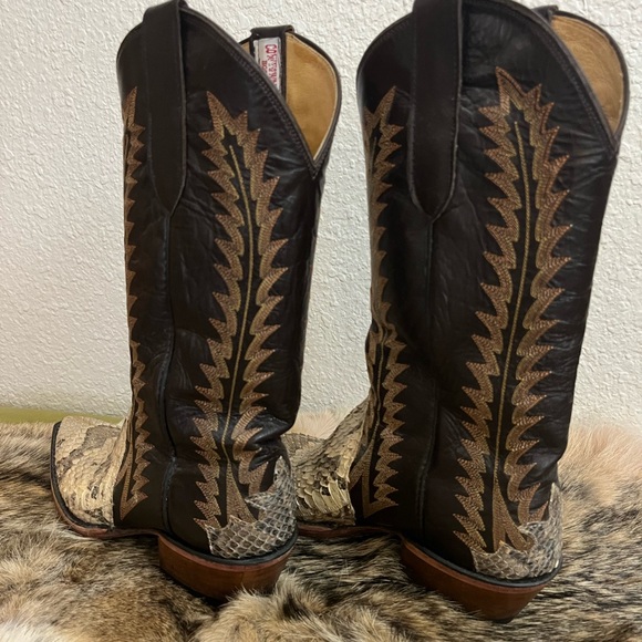 Woman’s Snakeskin Cowgirl Boots - Picture 3 of 16